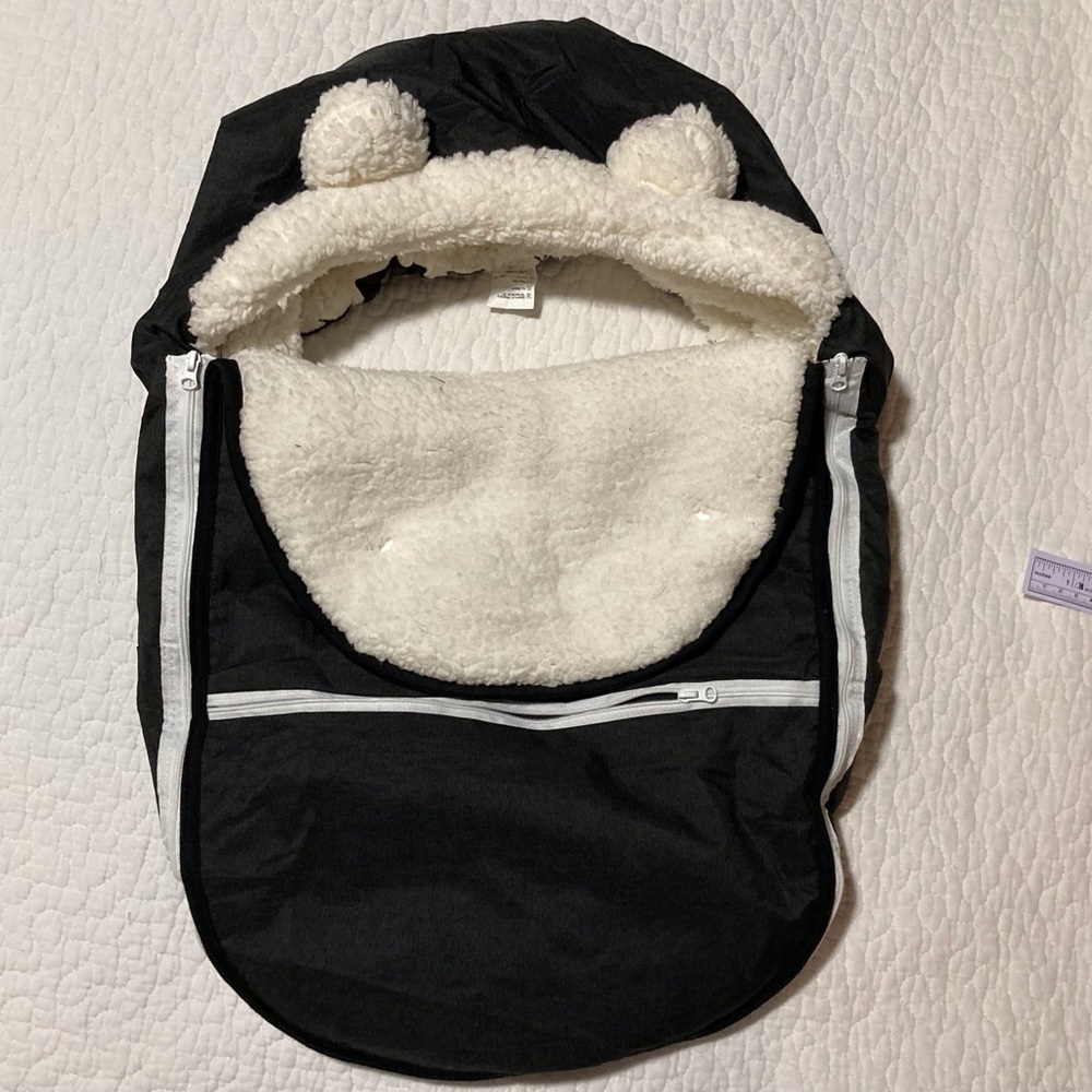 Caruili Stroller Cover in Cozy White Fleece & Waterproof Black Fabric